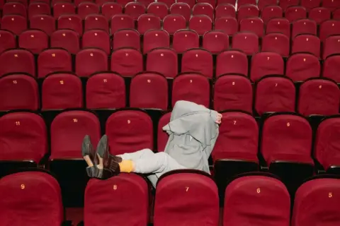 Teatr Komedia: Czego nie widać - emocjonująca sztuka, która zaskakuje