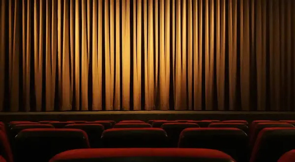 Ile trwa spektakl w teatrze? Sprawdź, co może Cię zaskoczyć