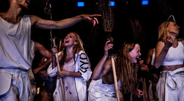 Wesele spektakl - odkryj dramatyczne zmagania i emocje w teatrze